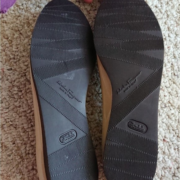 Salvatore Ferragamo beige Patent Leather wedges size 7.5 - Picture 6 of 12